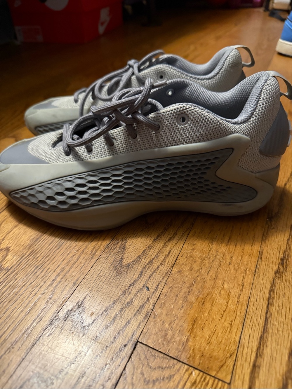 Anthony Edward’s lows 1 boys size 6